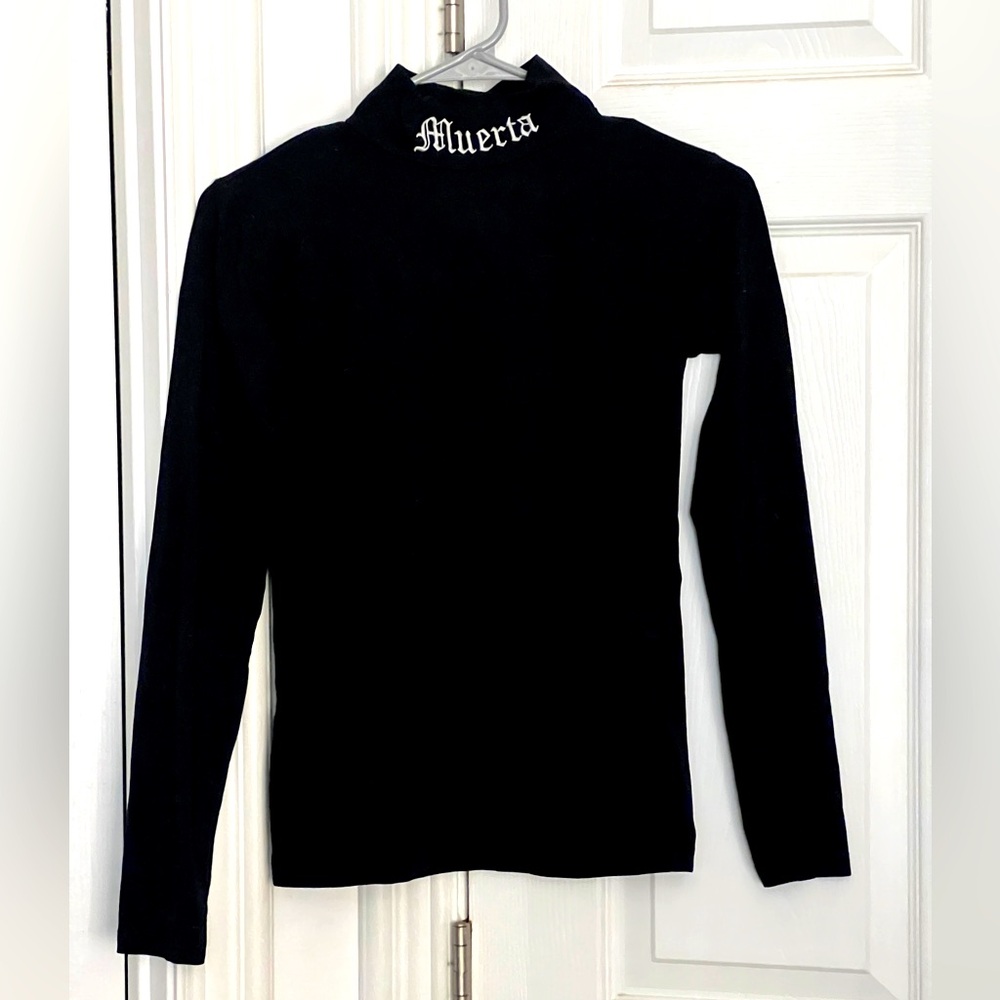Muerta Mock Neck Top